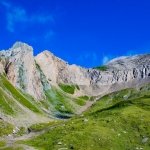 Blick auf die rote Säule