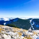 Blick ins Tal mit erstem Schnee